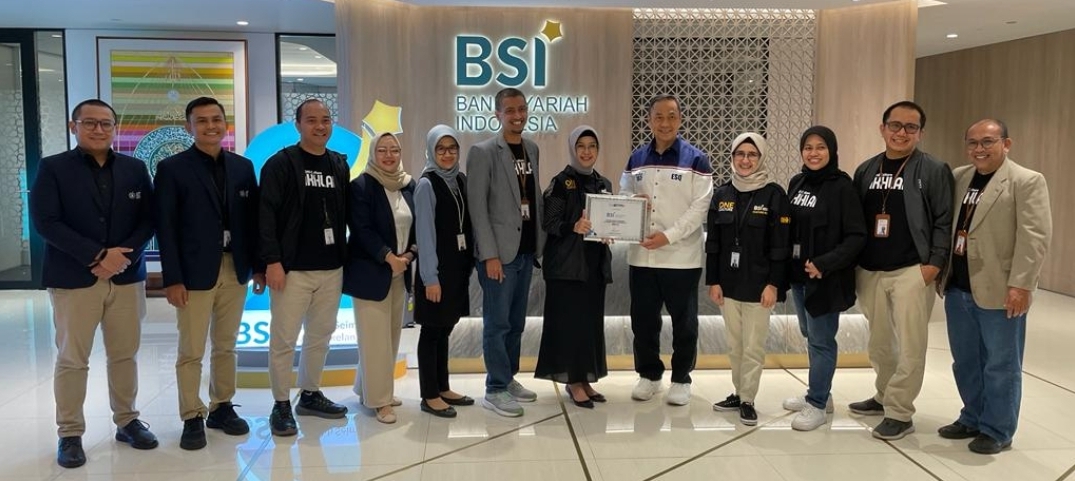 Sukses Implementasikan AKHLAK, BSI Raih Penghargaan ESQ