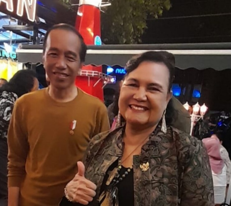 Tiorida Simajuntak Raih Rekor Muri, Bukunya Ditandatangani Presiden Jokowi