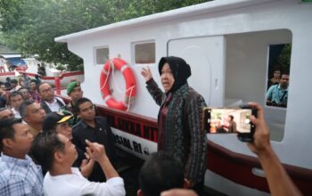 Mensos Risma Serahkan 25 Kapal Nelayan, Bupati Sikka: Terima Kasih Bu Menteri!
