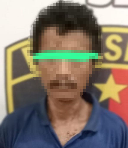 Pelaku pencabulan anak di bawah umur saat difoto di ruangan Sat Reskrim Polres Batubara. Waspada/Ist