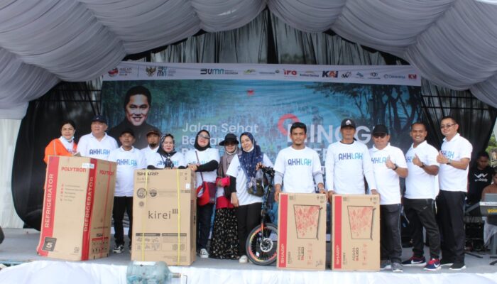 Ribuan Peserta Ikuti Jalan Sehat Bersama BUMN