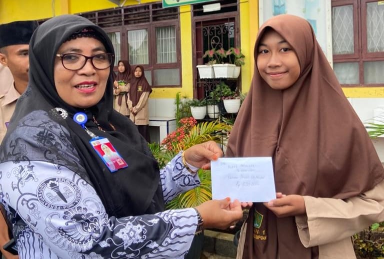 MAN 1 Padangsidimpuan Bangga Siswanya Juara Atletik