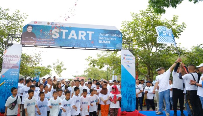 <strong>Jalan Sehat Bersama HUT Kementerian BUMN</strong>