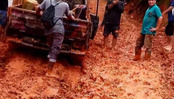 Di Madina, Jalan Di 18 Desa Dekat ‘Perkebunan Raksasa’ Hancur Lebur