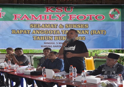 PENGURUS Koperasi Family Foto Kota Medan melaksanakan Rapat Anggota Tahunan (RAT) tahun buku 2022 di Warung Barokah Cabe Ijo Haji Jannah, Jl PDAM Tirtanadi, Medan Sunggal Medan, 5 Maret 2023. Waspada/Ist