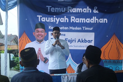 FAJRI Akbar SH, tokoh Pemuda Sumut menggelar acara Temu Ramah & Tausyiah Ramadhan bersama warga masyarakat Kecamatan Medan Amplas dan Kecamatan Medan Timur, Sabtu (25/3) pukul 14.00 WIB. Waspada/Ist