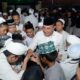 GUBSU EDY Rahmayadi, menyalami para hafiz yang akan melaksanakan tadarus, mengisi bulan suci Ramadhan di Medan Club. Waspada/Ist