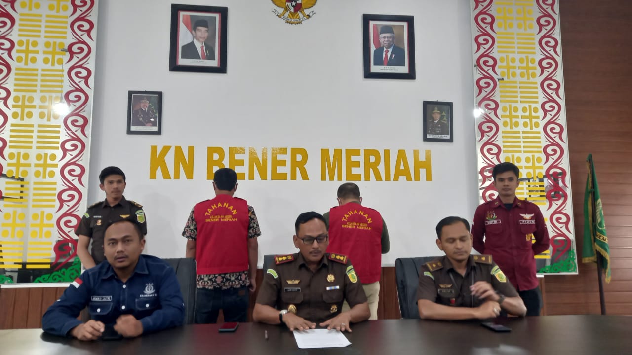 Kejari Bener Meriah Tahan Dua Tersangka Korupsi Jalan