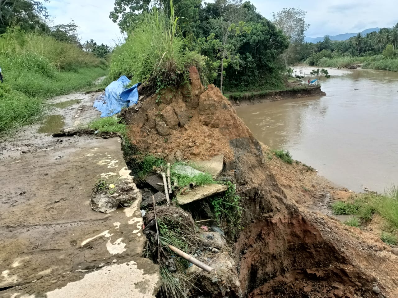 Dinas PUPR Luruskan Sungai Dan Pasang Bronjong Muara Aeksibontar Madina