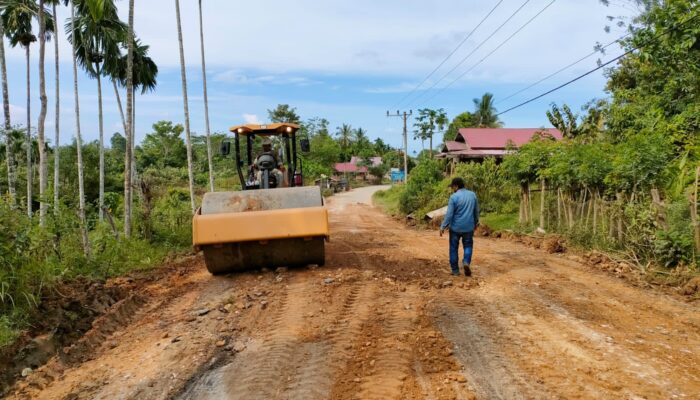 Medco Perbaiki Jalan Indra Makmu – Julok Sepanjang 13 Km