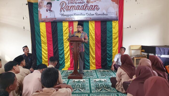 Tgk Irawan Abdullah Isi Tarhib Ramadan Di SMAN 15 Adidarma Banda Aceh