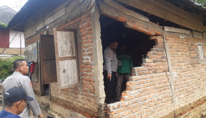 Banjir Barumun Turut Merusak Rumah Janda Anak Tiga