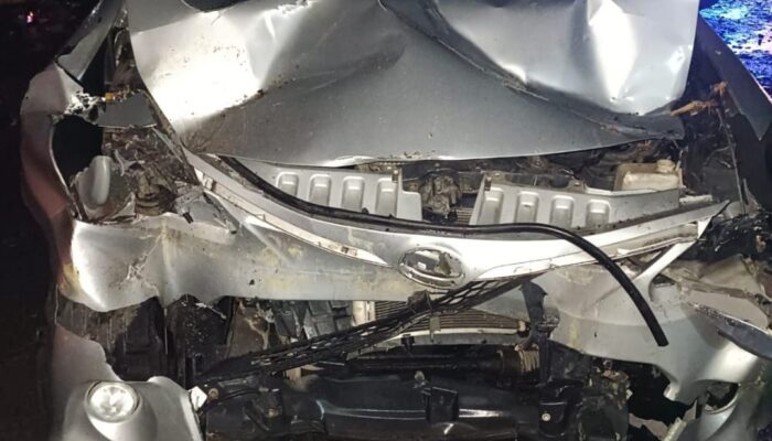 Avanza Tabrak Belakang Mobil Colt Diesel Rusak, 5 Luka-luka