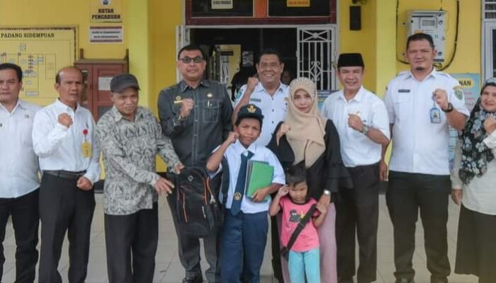 Berkat Perhatian Wali Kota Sidempuan, Siswa Putus Sekolah Ini Kembali Tersenyum