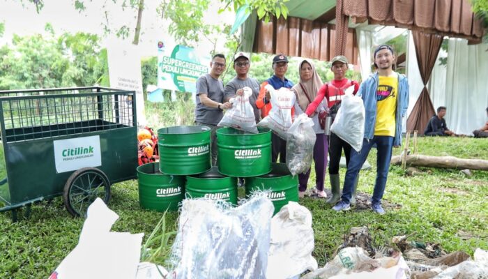 Citilink Gandeng World Cleanup Day Indonesia Lakukan Aksi Pembersihan Bantaran Sungai Ciliwung
