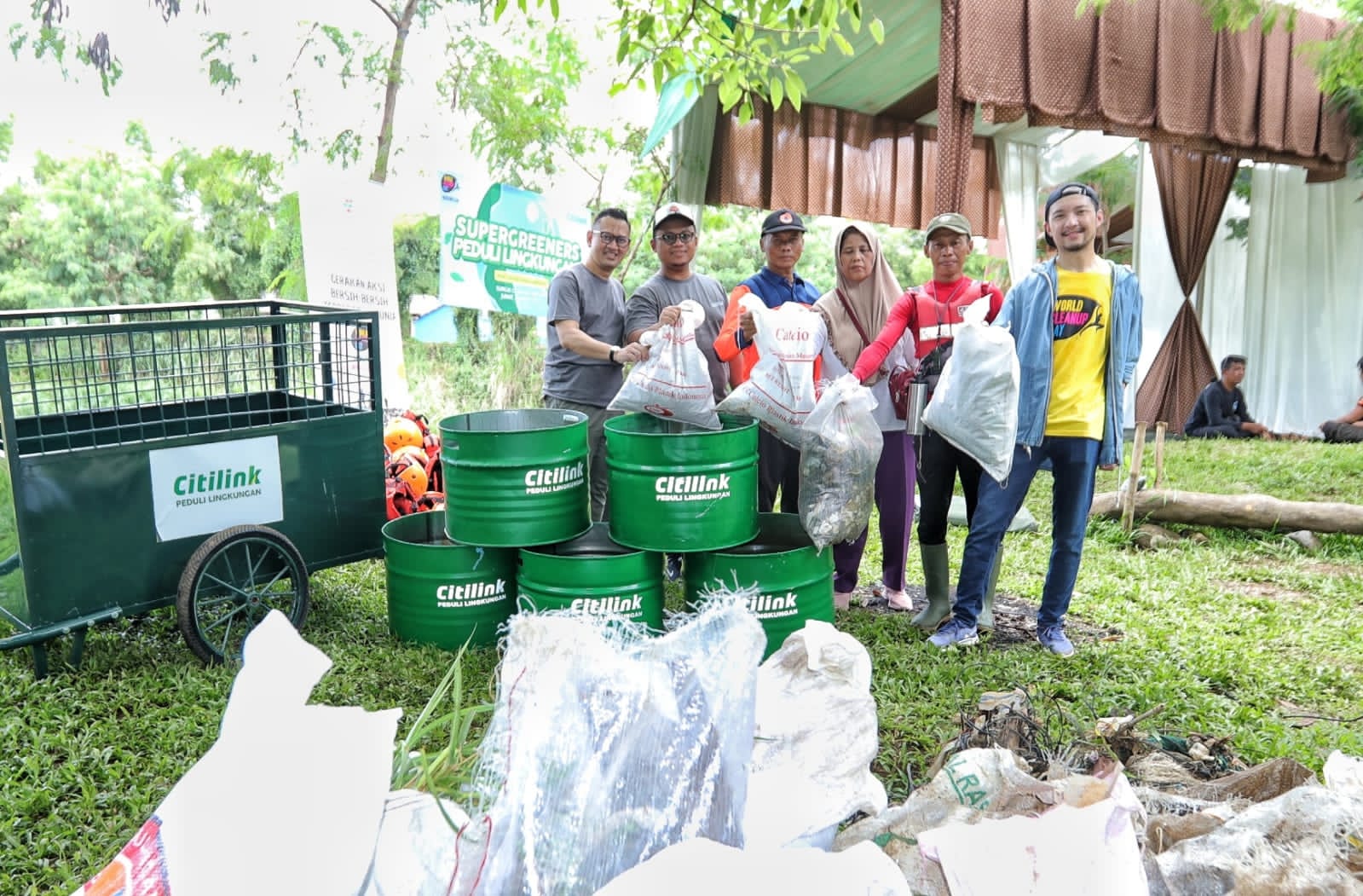 Citilink Gandeng World Cleanup Day Indonesia Lakukan Aksi Pembersihan Bantaran Sungai Ciliwung