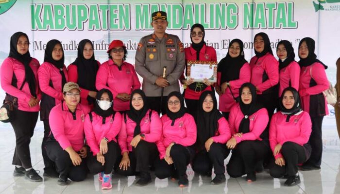 Bhayangkari Juara I Lomba Masak Nasi Goreng HUT Ke-24 Madina