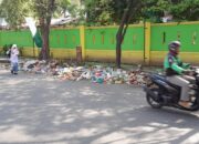 Sampah Menumpuk Di Depan MAN 1 Dan MAN 2 Model