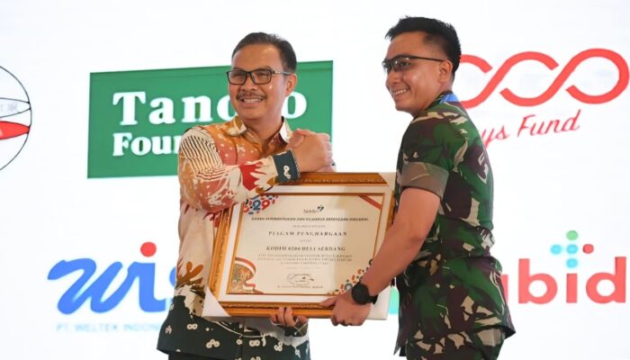 Dandim 0204/DS Terima Penghargaan Dari Kepala BKKBN