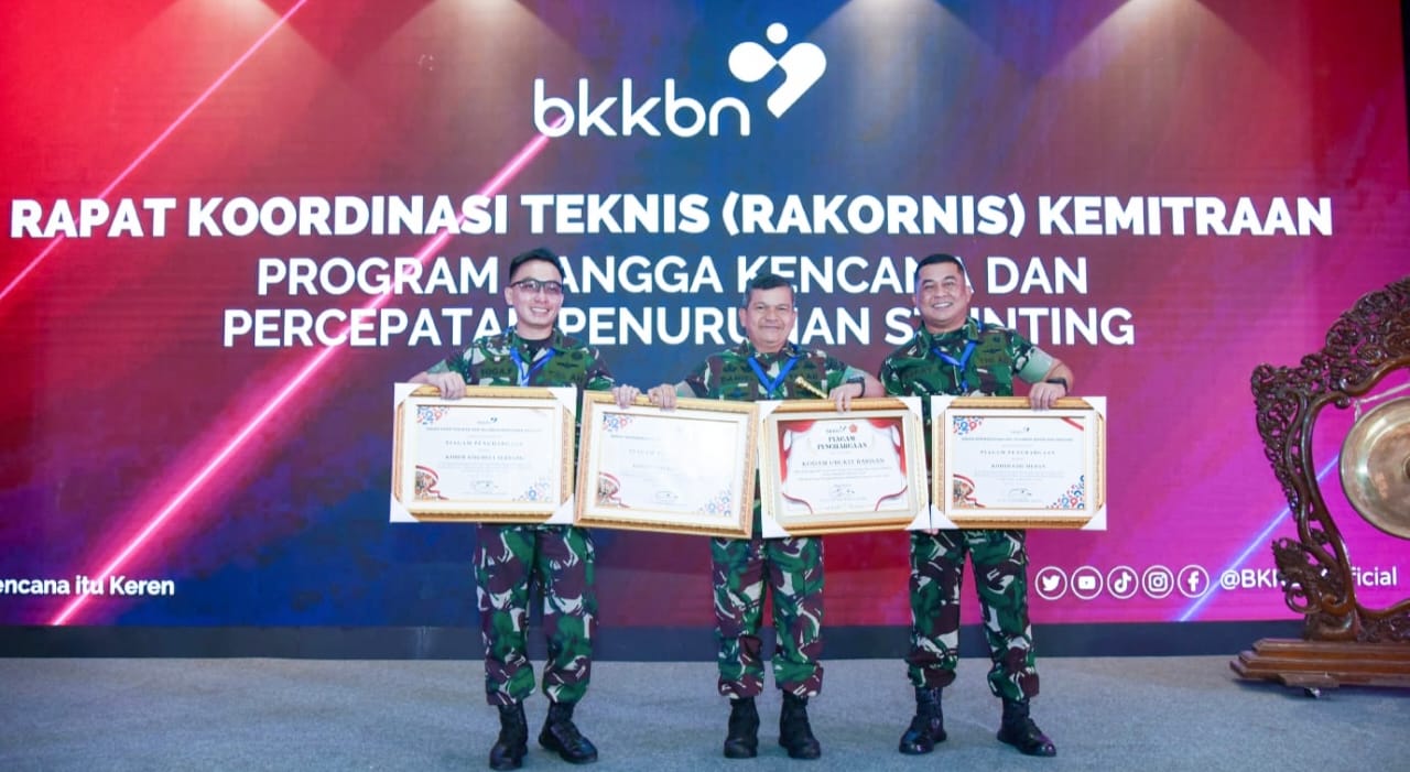 Dandim 0204/DS Terima Penghargaan Dari Kepala BKKBN Dandim 0204/DS Terima Penghargaan Dari Kepala BKKBN