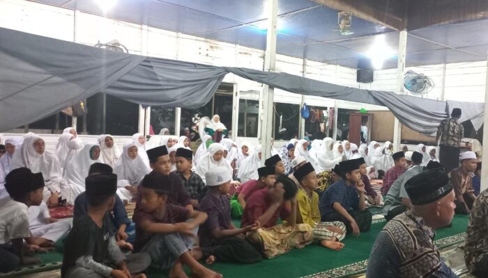 Jelang Ramadan, Umat Ramaikan Masjid Malam Nisfu Sya’ban