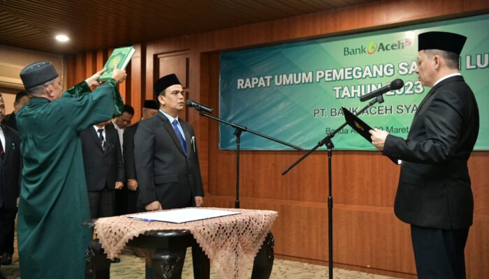 Pj. Gubernur Aceh Lantik Muhammad Syah Sebagai Dirut BAS