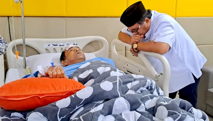 Pj Bupati Pidie Jenguk Pj Bupati Atim Di RSU Zainal Abidin