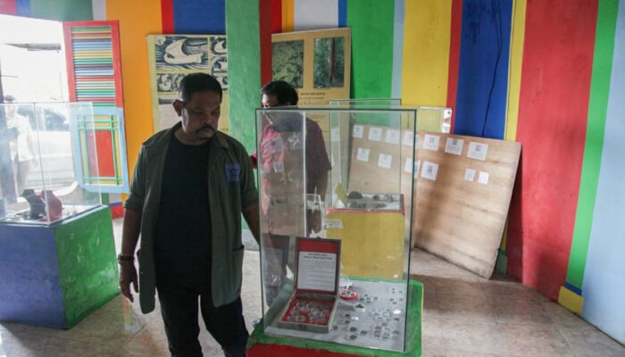 Arkeolog Inggris Edward Edmunds Anugerahi Rahudman Sebagai Tokoh Peduli Heritage