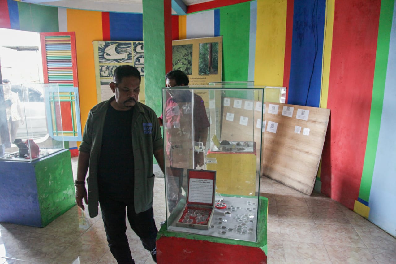 Arkeolog Inggris Edward Edmunds Anugerahi Rahudman Sebagai Tokoh Peduli Heritage