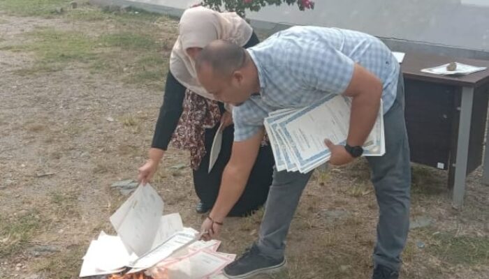 Disdikbud Abdya Musnahkan Ratusan Blanko Ijazah