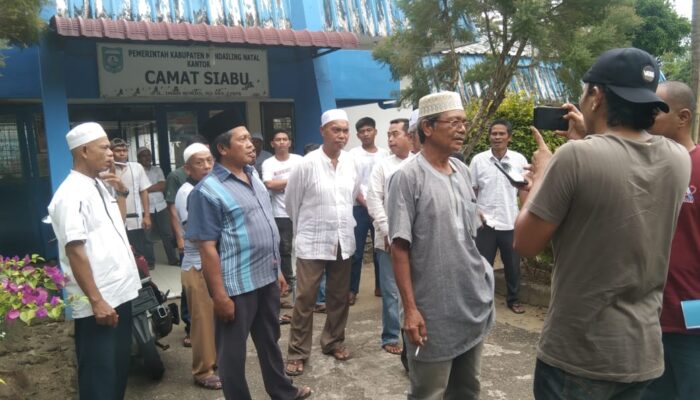 Warga Tolak Pengangkatan Pj Kades Aekmual