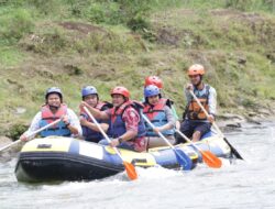 Adlin Tambunan Rafting Bersama Wamendes PDTT