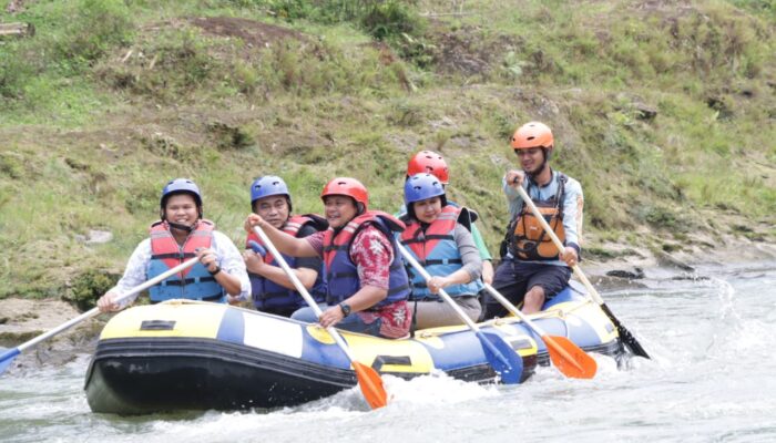 Adlin Tambunan Rafting Bersama Wamendes PDTT