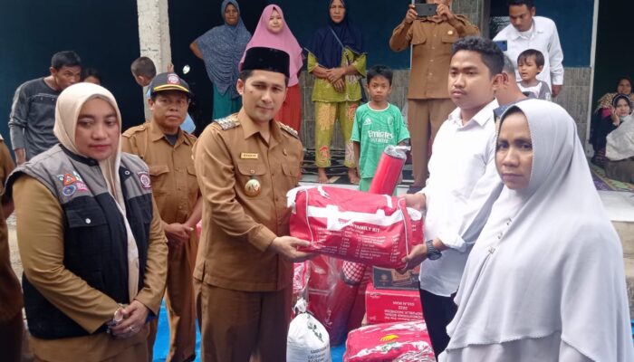 Pj Bupati Serahkan Bantuan Korban Kebakaran Di Agara