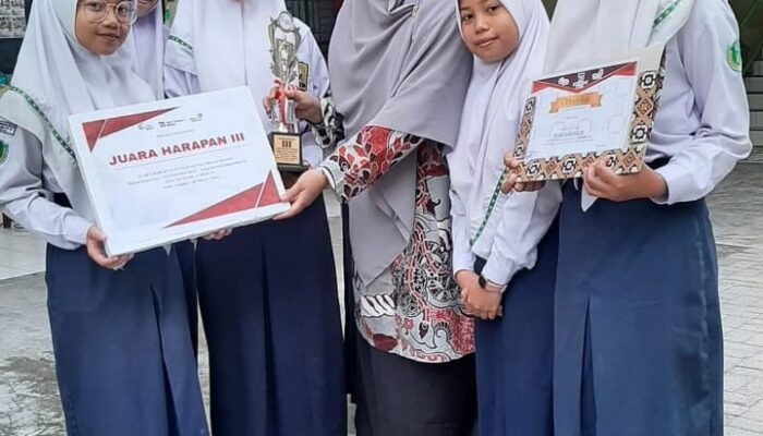 Siswa SMP Al Washliyah 8 Juara 1 Baca Puisi