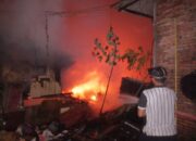 Api Bakar Sampah, Rumah Lansia Ludes Terbakar