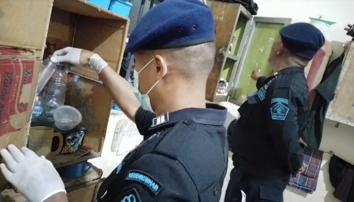 Tim Gabungan Mendadak Geledah Kamar Narapidana Latabas Malam Hari
