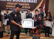 Pantarlih Palas Tercepat Laksanakan Coklit Terima Penghargaan