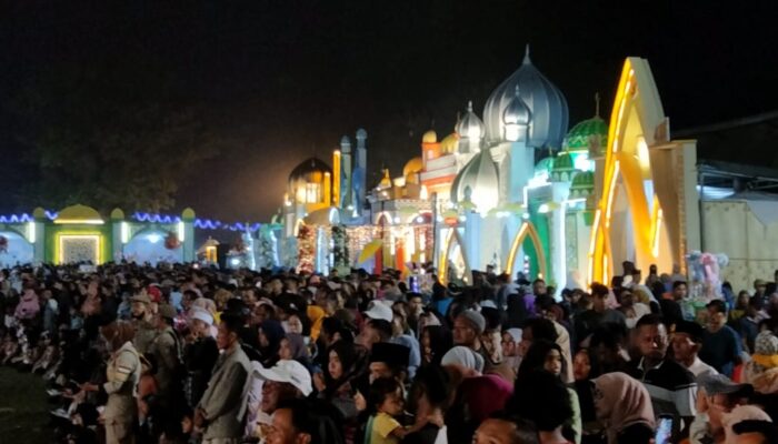 Massa Padati Lapangan Bola Kaki Desa Saentis Pada Penutupan MTQ Ke-56