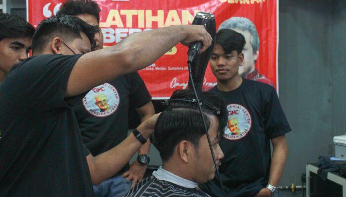 Ganjar Milenial Center Sumut Gelar Kegiatan Pelatihan Barbershop
