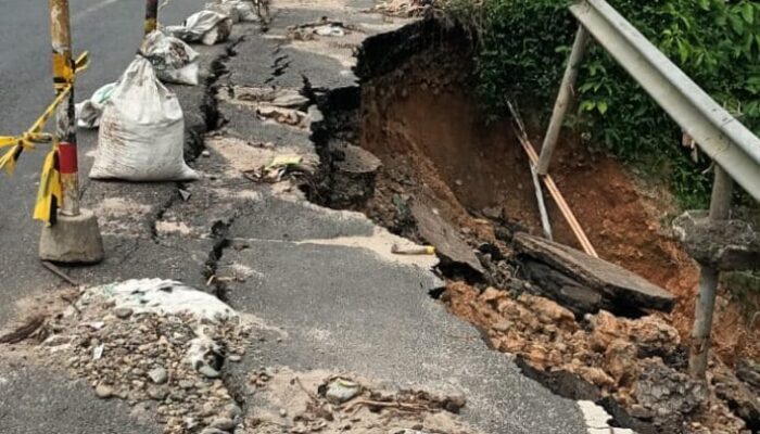 Jalan Nasional Amblas 15 Meter Ancam Nyawa