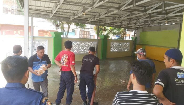 Jelang Ramadan, BKM Masjid Raya P.Brandan Gotong Royong Bersihkan Masjid