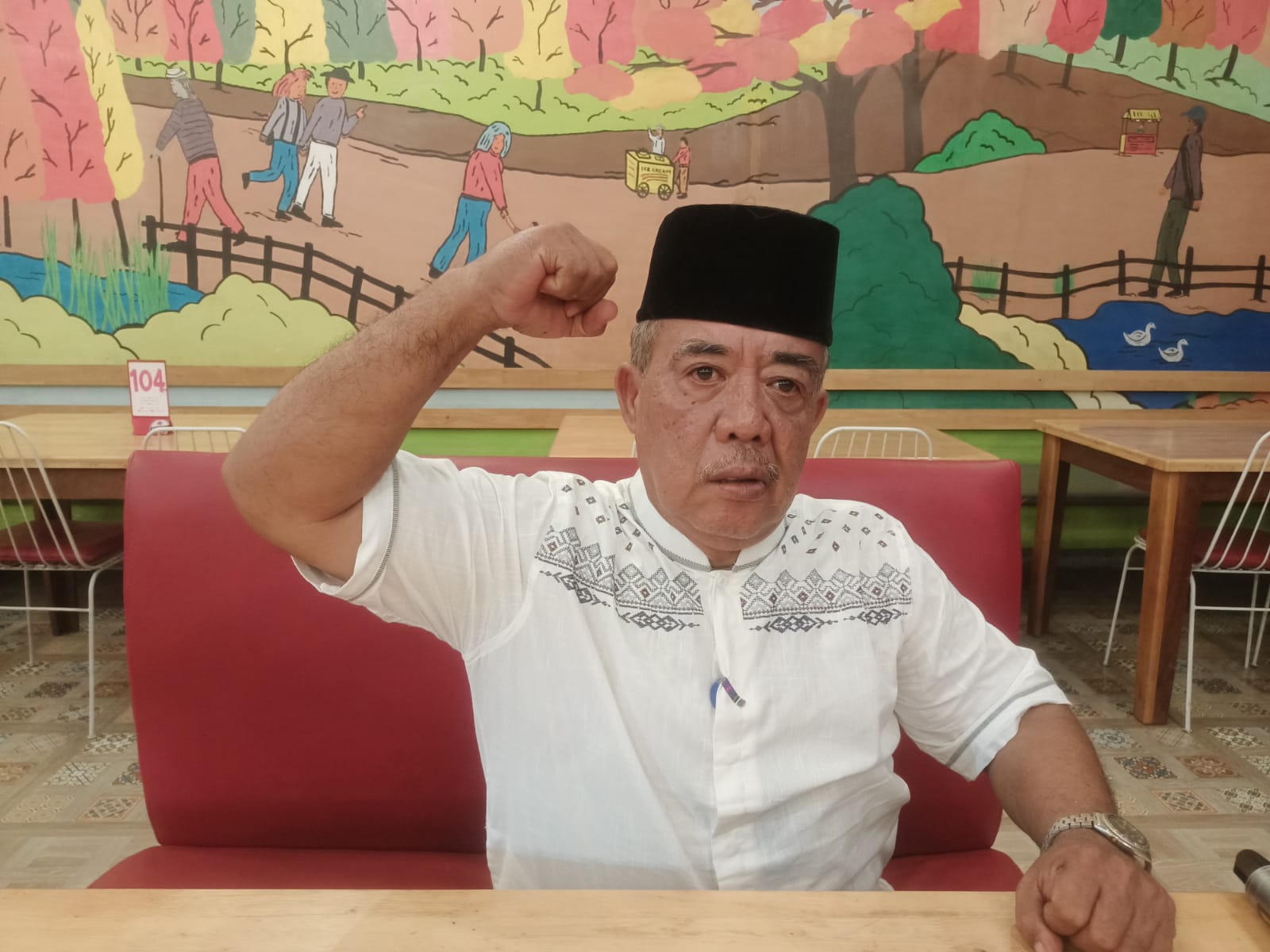 Azrai Tanjung, salah seorang keluarga dari almarhum M Basri. Waspada/ist