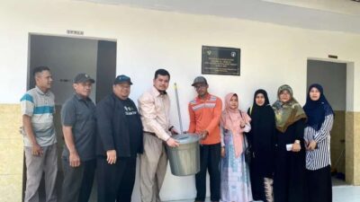 <em>DD Waspada dan RSU Sufina Aziz Renovasi Kamar Mandi Masjid di Hamparan Perak</em>