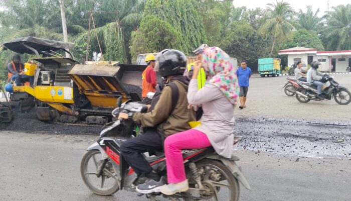 Panjang Jalan Nasional Yang Rusak Hampir 100 Km, Yang Diperbaiki Cuma Ratusan Meter