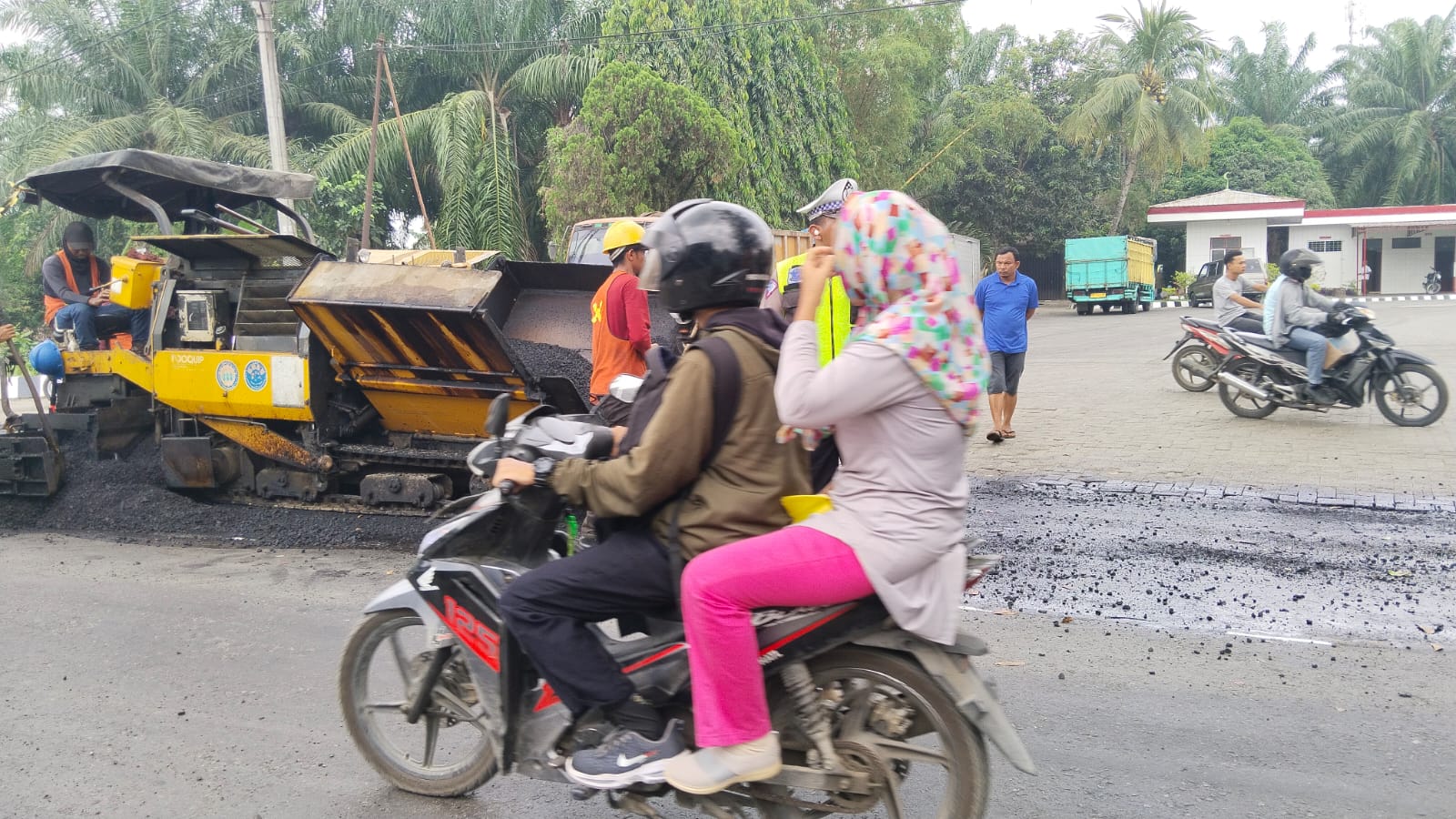 Panjang Jalan Nasional Yang Rusak Hampir 100 Km, Yang Diperbaiki Cuma Ratusan Meter