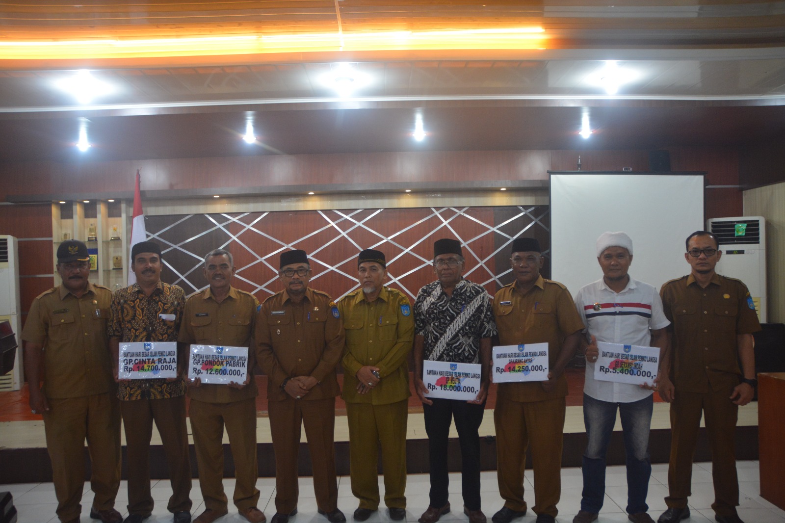 Pemko Langsa Salurkan Bantuan Uang Meugang Untuk Fakir