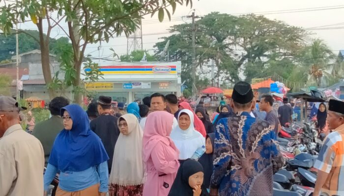 Jelang Ramadan 1444 H, Warga Padati TPU