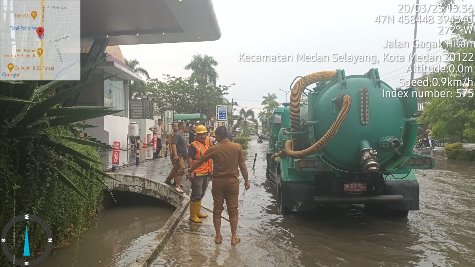 Mobil Pompa Air Dan Mobil Derek Diturunkan Dinas SDABMBK Atasi Banjir Di Perumahan Tasbih