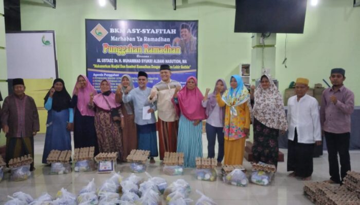 Sambut Ramadhan di Masjid Asy Syafi’iyah, Salurkan Daging Sapi Dan Sembako Ke Kaum Dhuafa